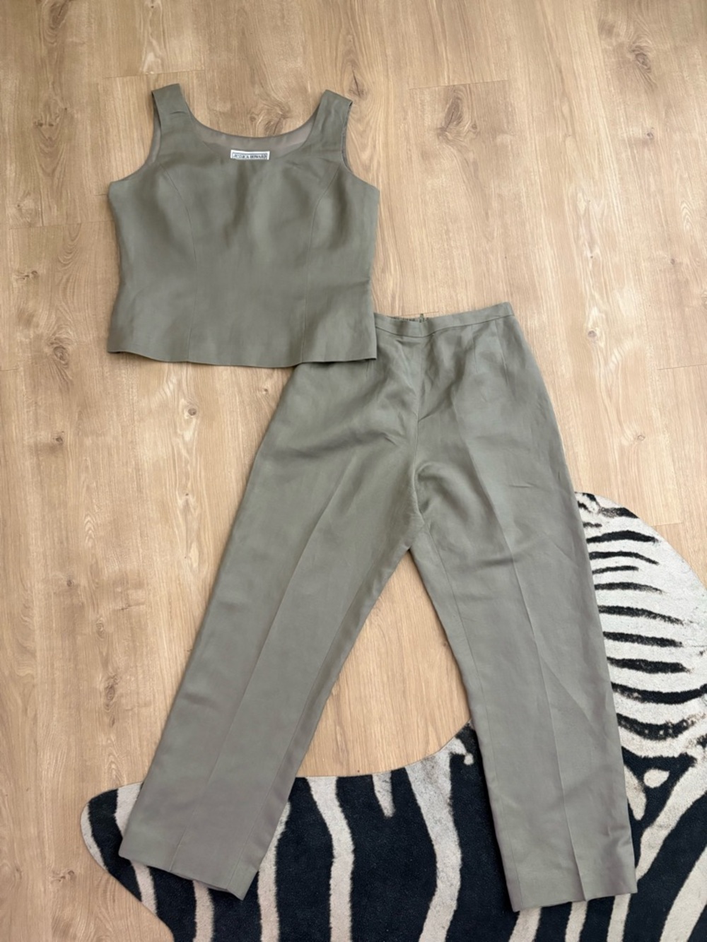 Jessica Howard Olive Green Linen-Blend Crop Tank & Tailored Trousers